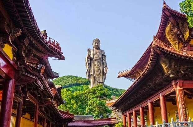 Большой Будда на острове Лантау в Гонконге, 79 м в мире, высота, красота, люди, памятник, подборка, статуя, факты