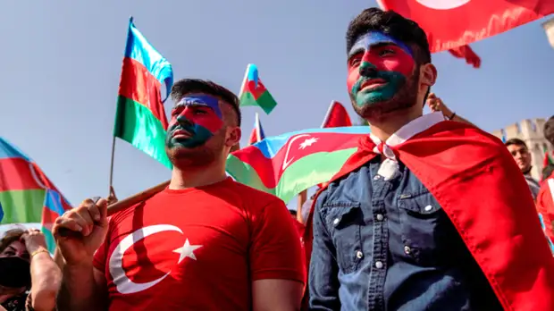 Автодебош "с национальным уклоном": Турки испытывают терпение русских