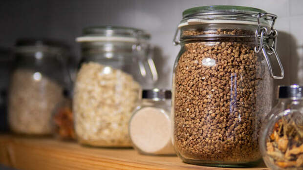 Теперь храню крупу только так — и никаких жучков: эта «закладка» сэкономит деньги