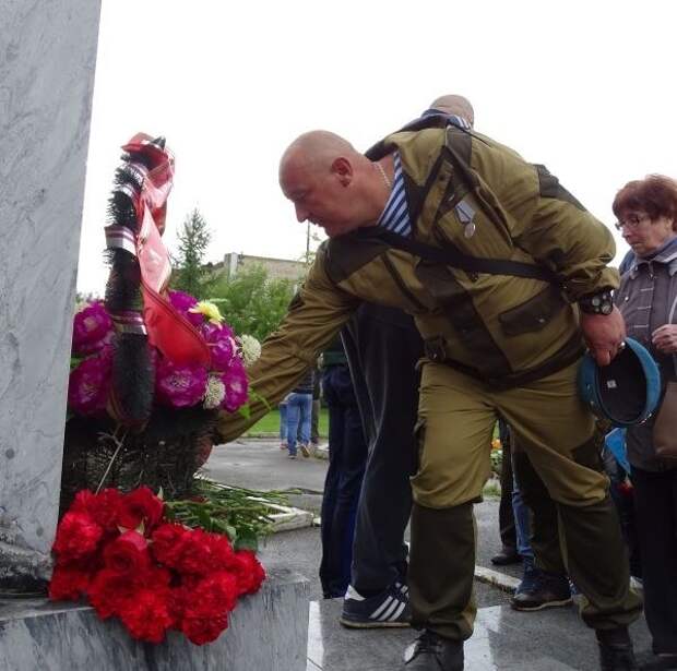 В невьянском Сквере состоялся митинг в честь Дня ВДВ