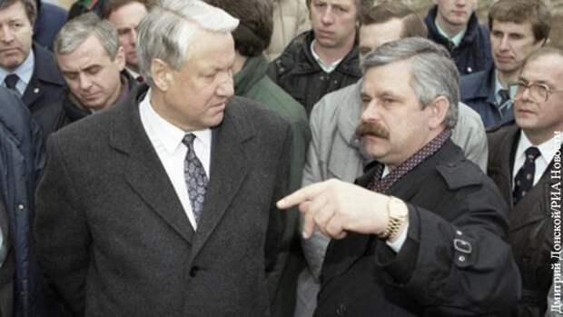 Руцкой: в августе 1991 года Ельцин пытался бежать в американское посольство