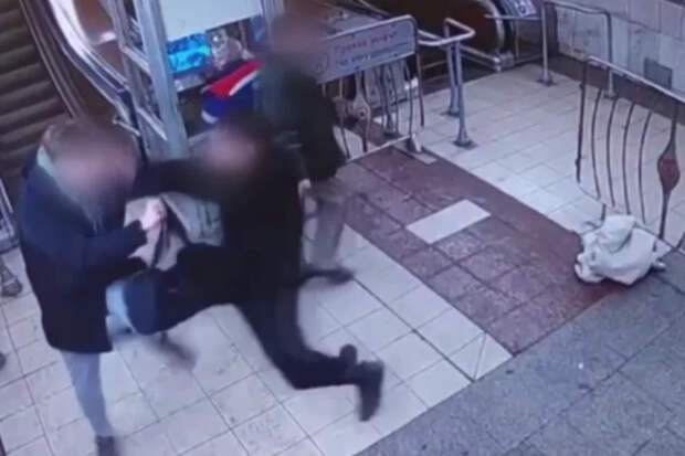 Аккуратный москвич атаковал мужчину в метро и попал на видео