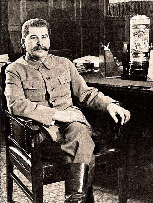 Не надо спасать рядового Сталина. Генералиссимус в состоянии справиться сам