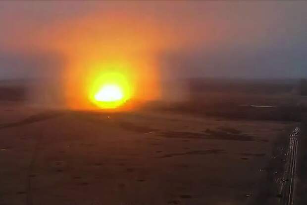 ФАБ-3000 сожгла спрятанный в лесу укрепрайон, это сняли на видео