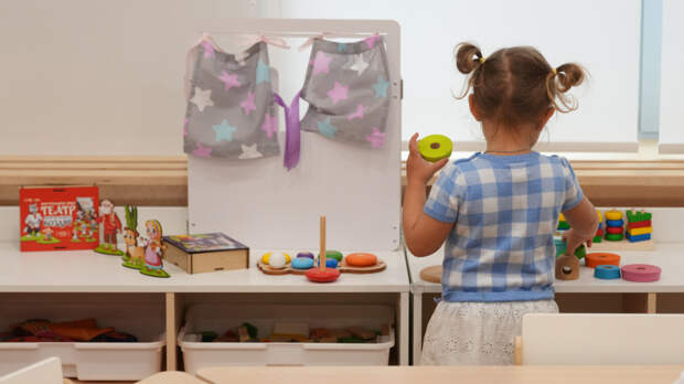 Скандал в частном детсаду: родители выбили окно, чтобы спасти детей