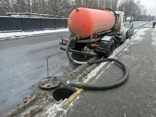 На Харченко у аварийного коллектора установят генератор озона за 11 млн