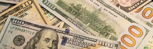 Доллар упал на торгах в Казахстане