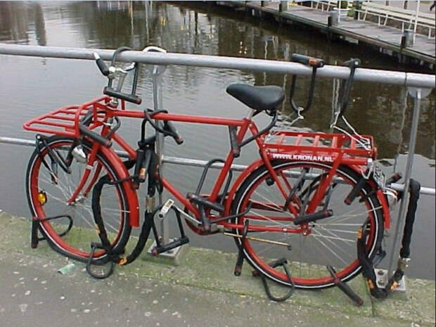Когда очень сильно любишь старый велосипед и не хочешь покупать новый. | Фото: GameK.