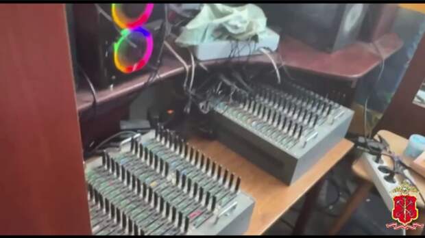 Сотрудники полиции изъяли 150 сим-карт у пособника мошенников из Колпино