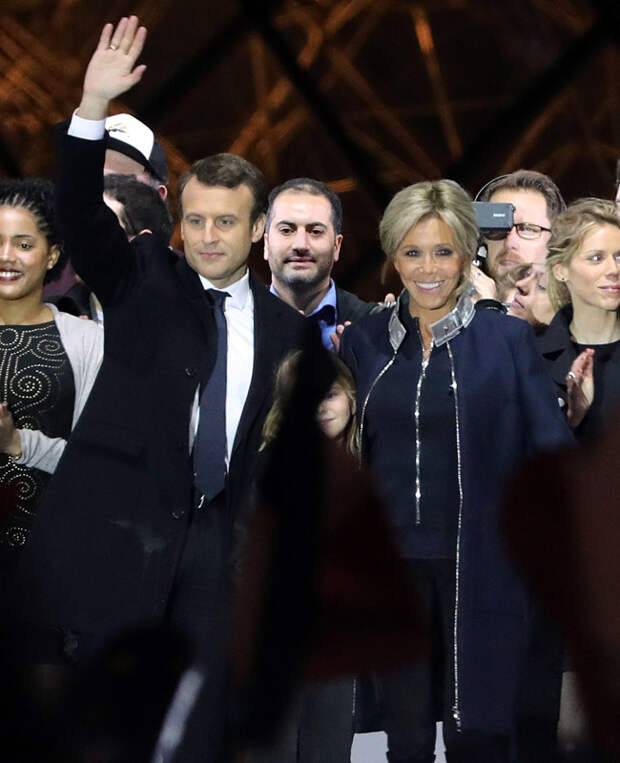 Президента Франции заподозрили в нетрадиционной ориентации из-за неравного брака