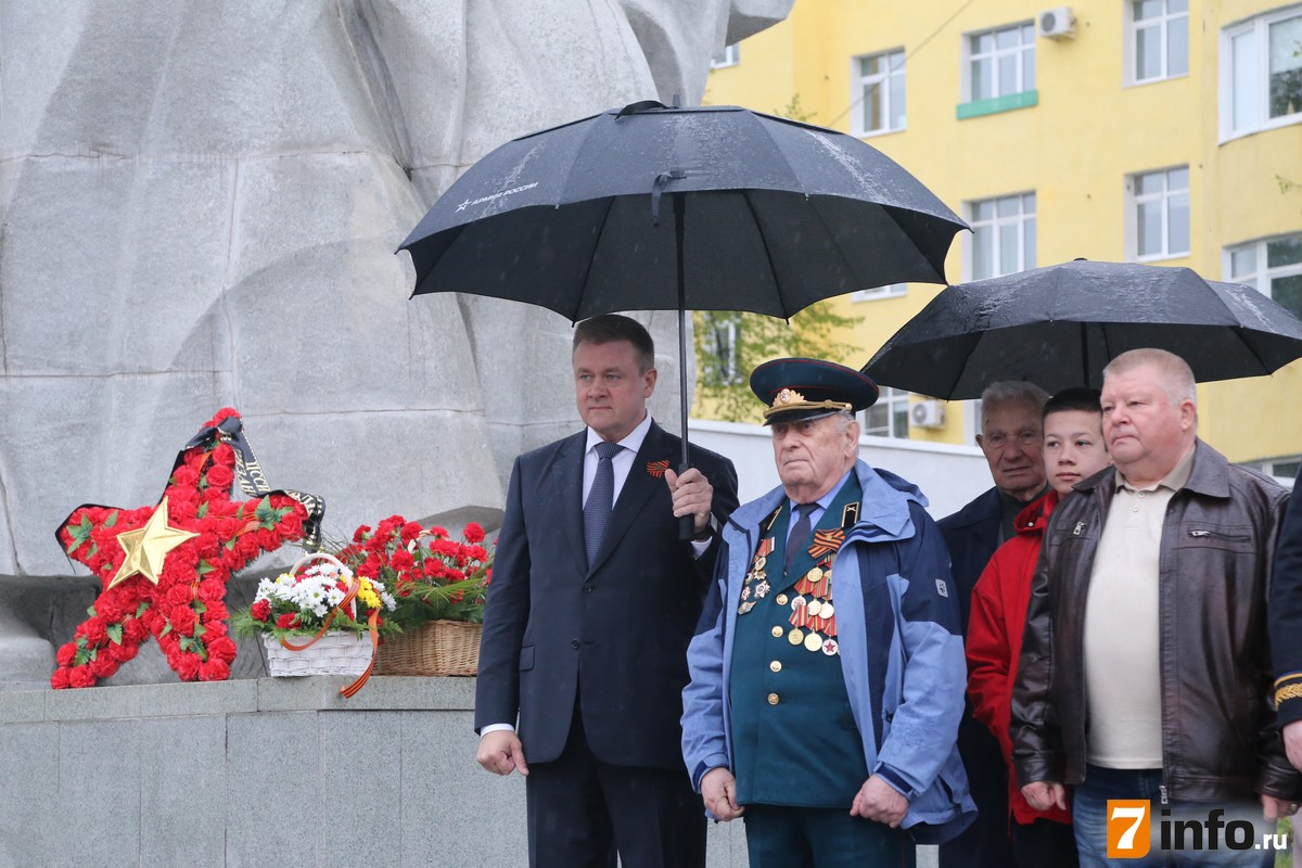 В Рязани прошла церемония возложения цветов и гирлянды Воинской славы