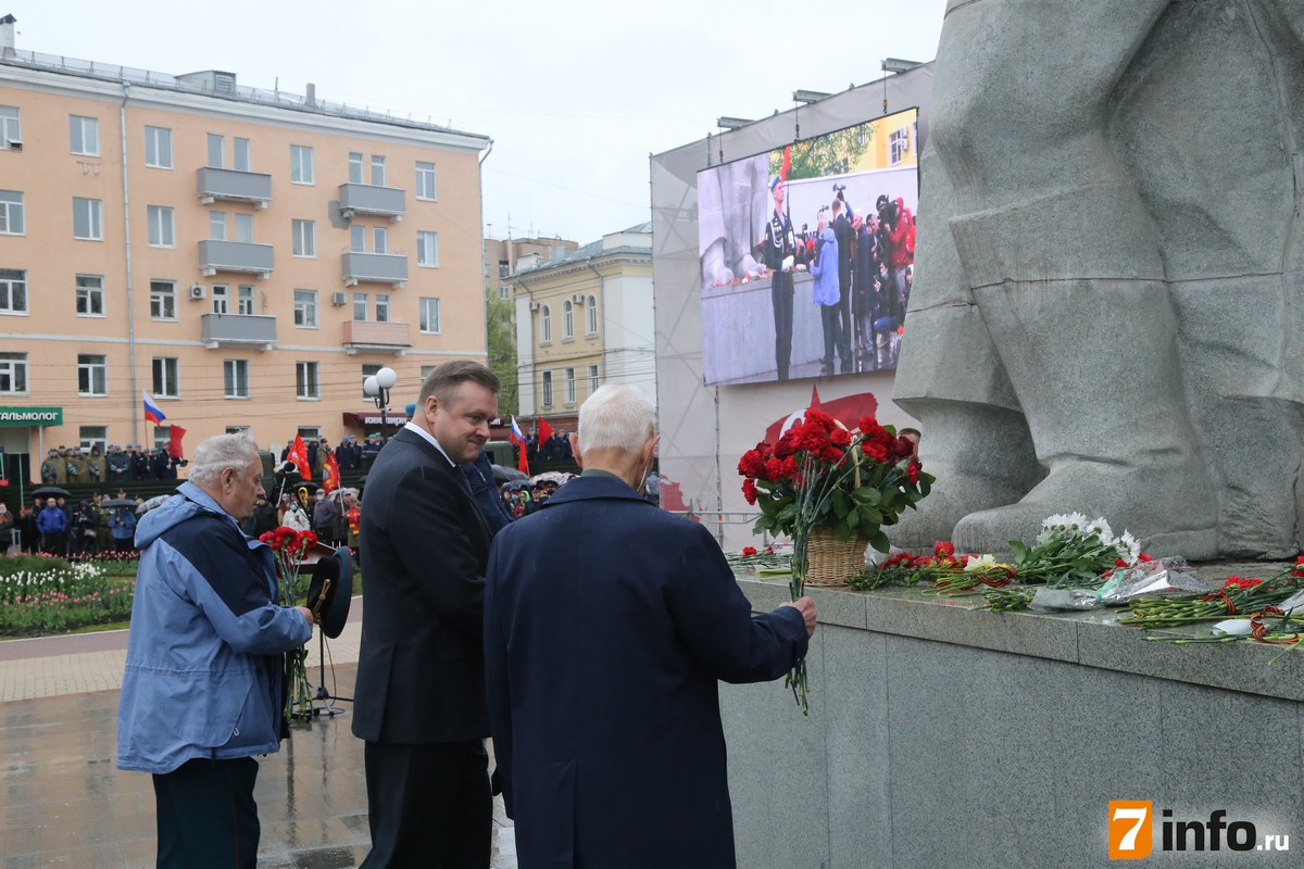 В Рязани прошла церемония возложения цветов и гирлянды Воинской славы