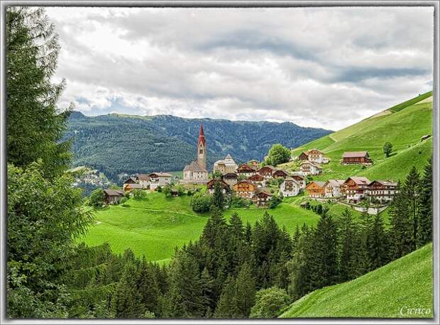 Сан-Виджилио-ди-Мареббе (San Vigilio di Marebbe) - очаровательная горная деревушка. (56 фото)