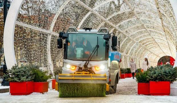 Собянин: Москва закупила около 2,4 тыс. единиц техники для коммунальных служб в 2025 году