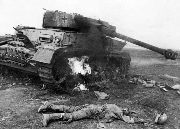 Горящий немецкий танк
