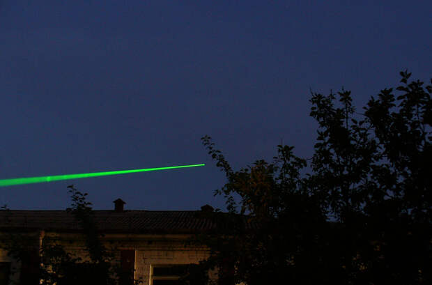 Green_laser_pointer_100mW.jpg