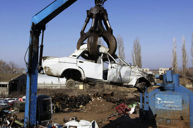 Минпромторг призвал отложить оплату утильсбора автогигантами РФ на конец 2026-го