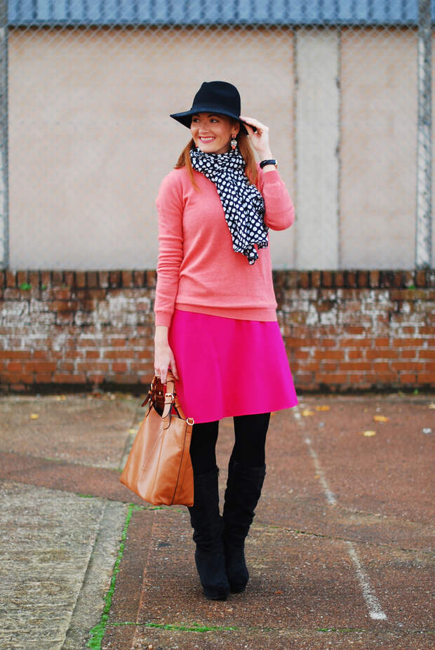 Coral cashmere, hot pink and black - fall style