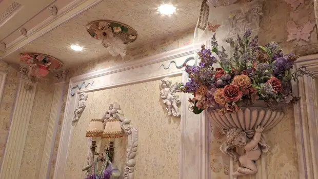 Совсем недавно в Петербурге на улице Некрасова уныло смотрел на прохожих дом № 14 б. С его фасада осыпалась штукатурка, а окна были завешаны объявлениями, возвещающими о том, что дом продается.-7-2