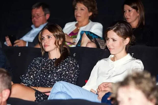 Даша Жукова и Полина Юмашева