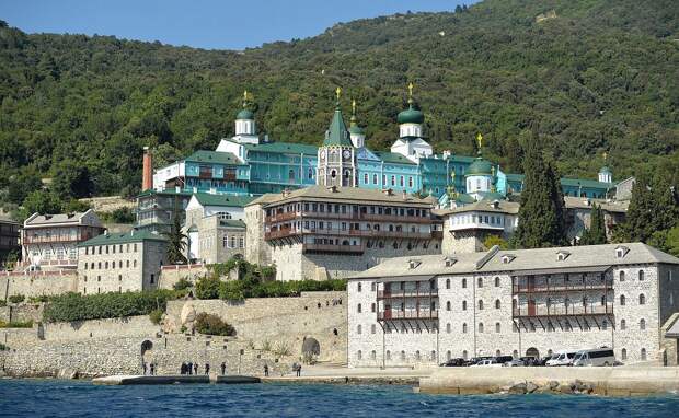 Русских монахов хотят изгнать из исторического монастыря на Святой горе Афон в Греции