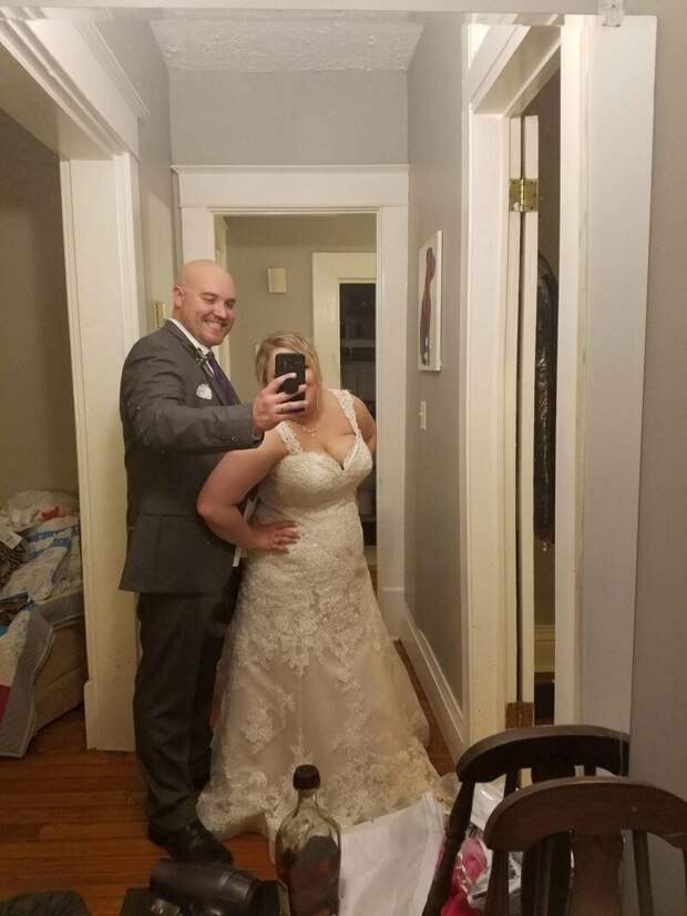 Это единственный снимок, который получился у моего мужа в день нашей свадьбы