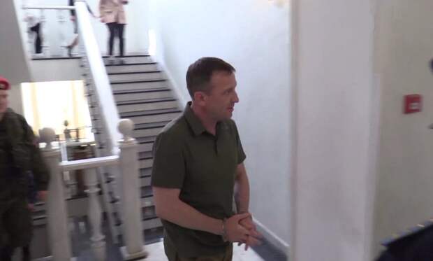 В деле арестованного бывшего командующего 58-й армией, Ивана Попова, по подозрению в получении взятки в значительном размере, произошел резкий поворот событий.-4
