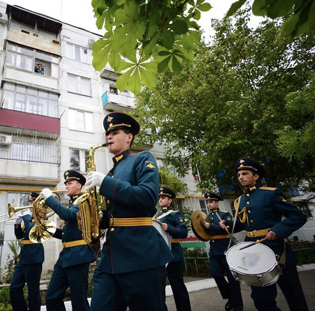 В Адыгее под окнами дома фронтовика организовали парад