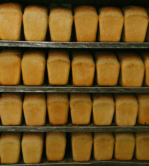 Магазинный хлеб.