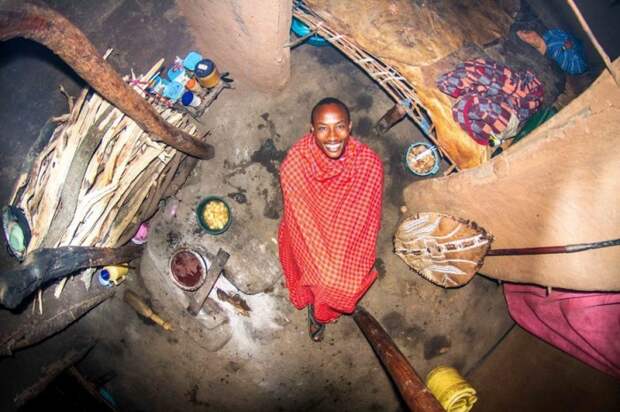 Маньятта, Кения: Езекиль, 22-летний воин. Автор: John Thackwray.