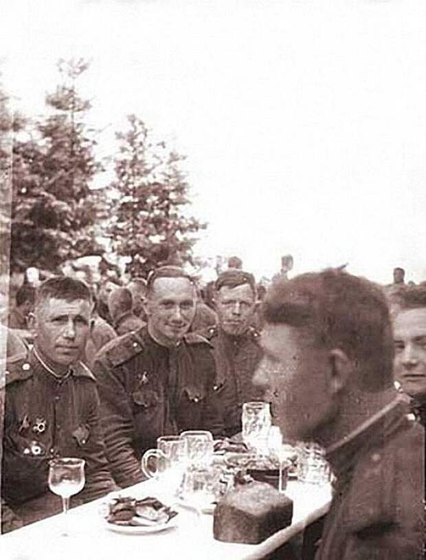 Фронтовые фотографии Алексея Макаровича Смирнова Фронтовые фотографии Алексея Макаровича Смирнова