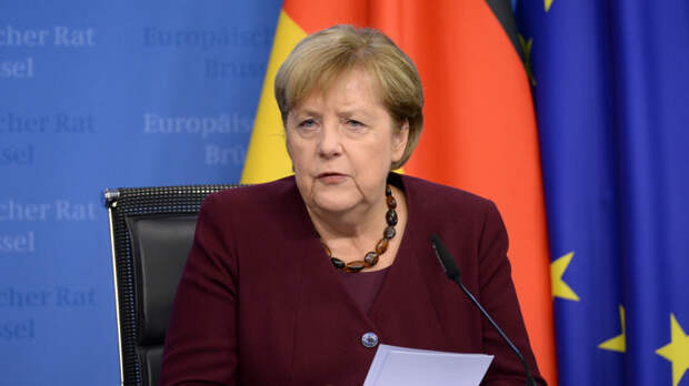 Подровнять концы? Раскрыты траты Меркель на визажиста и парикмахера