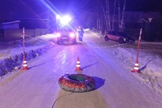 Двух девушек на тюбинге выбросило под встречную машину, обе погибли