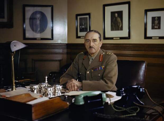 А́лан Фрэ́нсис Брук, 1-й виконт Аланбрук (англ. Alan Francis Brooke, 1st Viscount Alanbrooke; 23 июля 1883 — 17 июня 1963) — выдающийся британский военачальник, фельдмаршал (1944), барон, виконт.