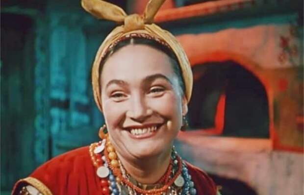 Актриса в роли Солохи в фильме *Вечера на хуторе близ Диканьки*, 1961 | Фото: 2aktera.ru Актриса в роли Солохи в фильме *Вечера на хуторе близ Диканьки*, 1961 | Фото: 2aktera.ru