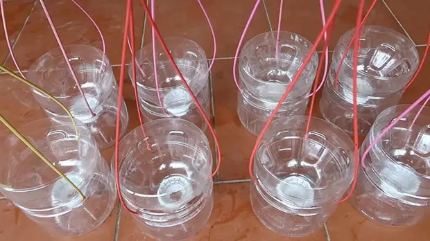 Как сделать подвесные горшки с самополивом