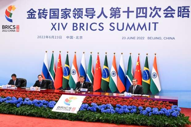 Си Цзиньпин призвал БРИКС сделать мир позитивнее и стабильнее