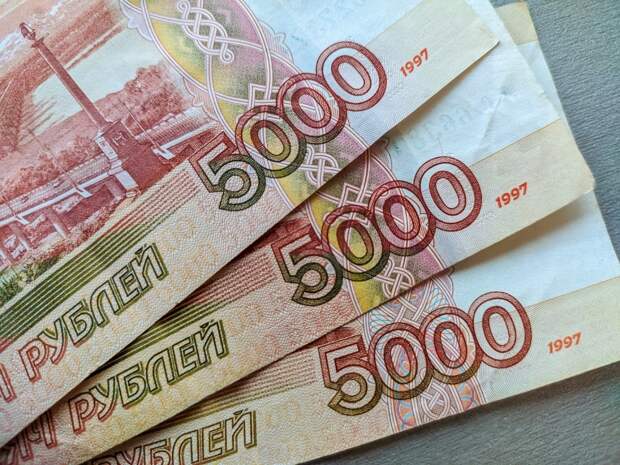 В трёх отраслях российской экономики средние зарплаты превысили 200 тысяч рублей в месяц В трёх отраслях российской экономики средние зарплаты превысили 200 тысяч рублей в месяц