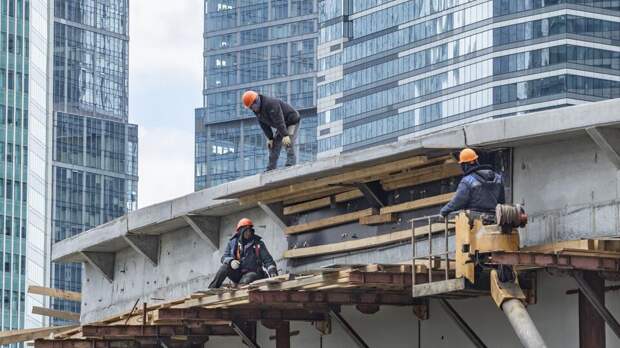 Каждый седьмой квадратный метр новостроек возводят с опозданием