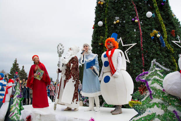 В ДКР Севастополя прошел праздник в честь новогодней красавицы