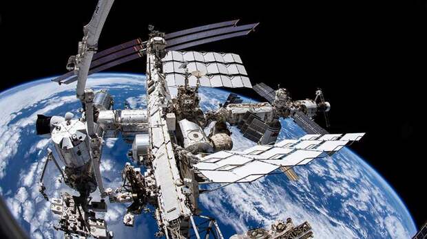 Из-за досрочного возвращения на МКС космонавты завершат работы в космосе позднее