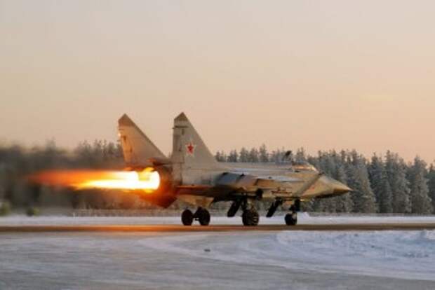Истребители-перехватчики МиГ-31 «прикрыли» самолеты Ил-38 на Камчатке