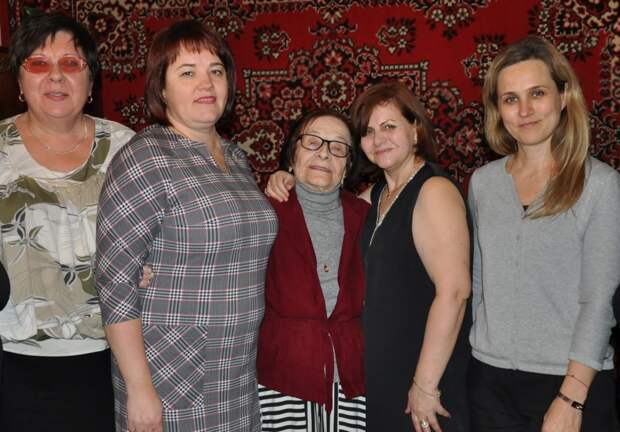Поздравление Клавдии Дедковой с днем рождения. Фото: ГБУ ТЦСО "Кузьминки"