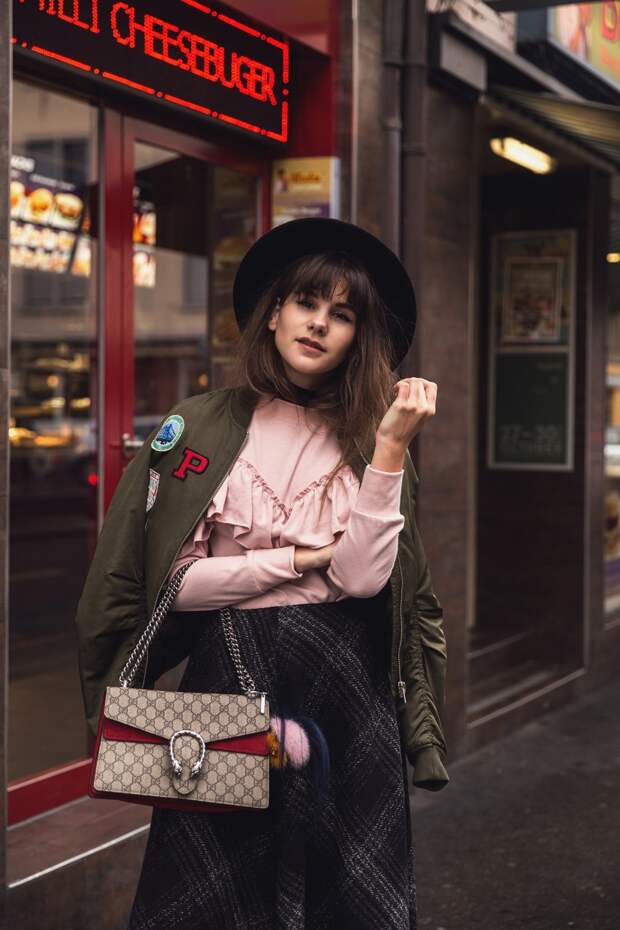 the-fashion-fraction-personal-style-blog-gucci-dionysus-bag-over-the-knee-boots-midi-skirt-ruffle-top-pink-swiss-fashion-blogger-schweizer-mode-blog-7