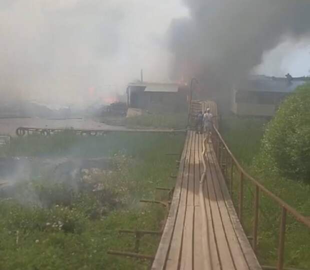 В Тверской области загорелась пристань