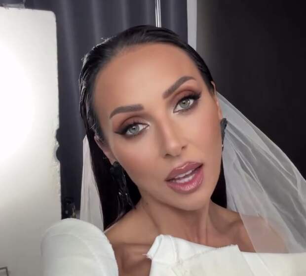 Певица Алсу заявила, что нельзя винить только любовниц в разрушении семей