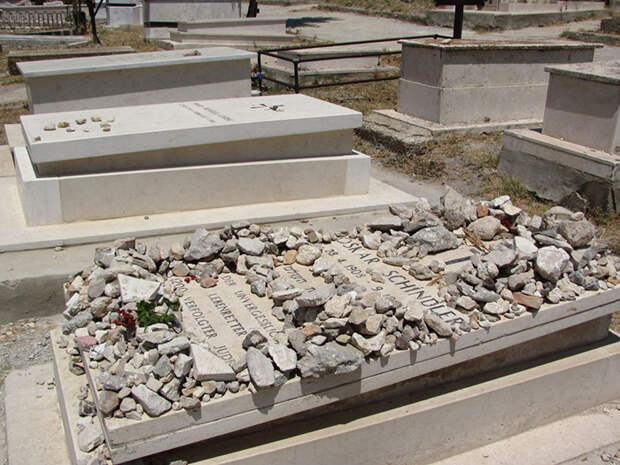 Могила Оскара Шиндлера в Иерусалиме. / Фото: Wikimedia Commons
