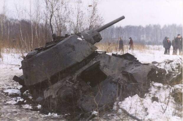 Как поднимали танк ОТ-34 из Черного озера