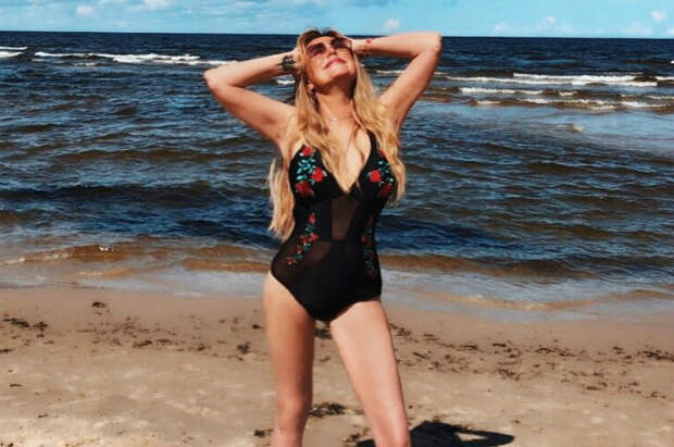 Юлия Началова в купальнике 