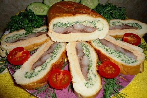 Бутерброды с сельдью и кетчупом Бутерброды с сельдью и кетчупом